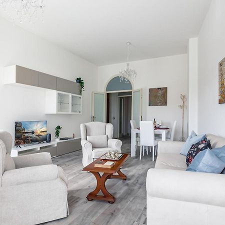 Lungarno Elegant Apartment With Panoramic Balcony Pisa Exterior foto
